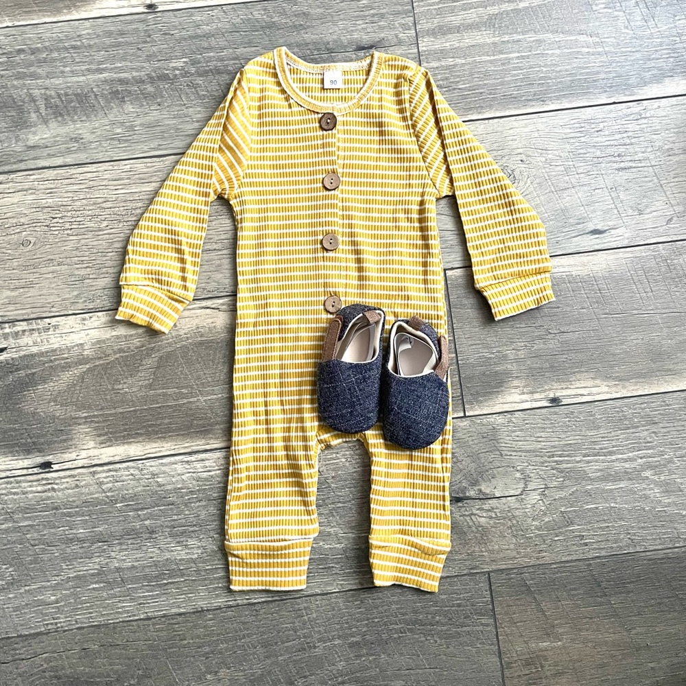 *BRAND NEW* Striped minimalist romper jumpsuit WITH shoes. Unisex/gender neutral